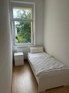 מיטה או מיטות בחדר ב-Hannover Messe Apartment 2