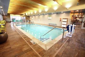 a large swimming pool in a hotel room at Home2 Suites By Hilton Nampa in Nampa