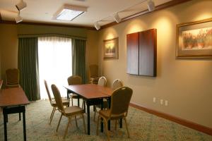a dining room with a table and chairs at Hampton Inn Mountain Home in Mountain Home