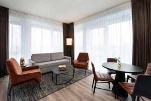 Holman Riverfront Park Hotel Salem, Tapestry By Hilton的休息区