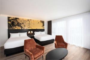 Holman Riverfront Park Hotel Salem, Tapestry By Hilton客房内的一张或多张床位