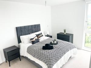 Postel nebo postele na pokoji v ubytování 2 bedroom apartment city center