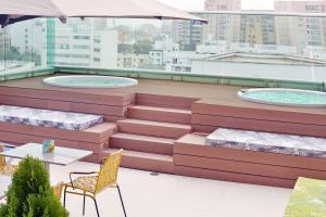 Bazén v ubytování Hampton by Hilton Barranquilla nebo v jeho okolí