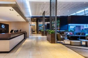 Lobbyn eller receptionsområdet på Hilton DoubleTree Bogotá Salitre AR