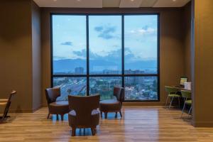 Posezení v ubytování Hampton By Hilton Bogota Airport