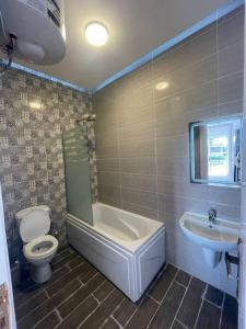 Ένα μπάνιο στο Royal Nile Villa - Nile View Apartment 1 +37 φωτογραφίες