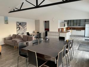 a dining room and living room with a table and chairs at Maison pour 1 à 6 personnes in Talmont-Saint-Hilaire