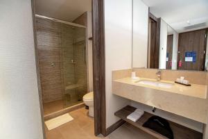 Um banheiro em Hampton By Hilton Lima San Isidro