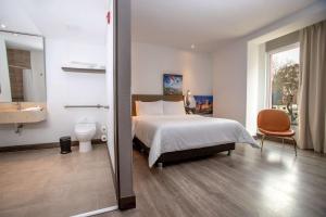 Cama ou camas em um quarto em Hampton By Hilton Lima San Isidro