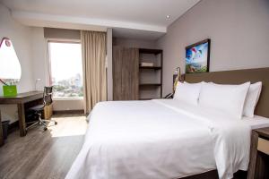 Cama ou camas em um quarto em Hampton By Hilton Lima San Isidro