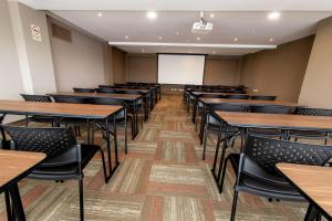 Área de negócios e/ou sala de conferências em Hampton By Hilton Lima San Isidro