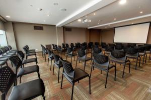 Área de negócios e/ou sala de conferências em Hampton By Hilton Lima San Isidro