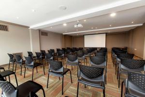 Área de negócios e/ou sala de conferências em Hampton By Hilton Lima San Isidro