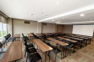 Área de negócios e/ou sala de conferências em Hampton By Hilton Lima San Isidro