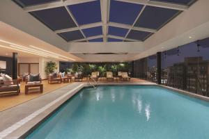 Bazén v ubytování DoubleTree by Hilton Lima Miraflores El Pardo nebo v jeho okolí