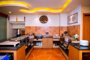 Cuina o zona de cuina de Teeka Resort Suites & Spa