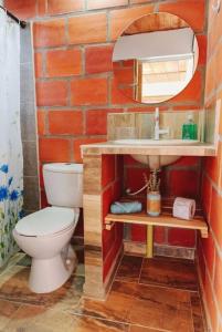 a bathroom with a toilet and a mirror at Cabaña vacacional en San Gil 'El Mirador' in San Gil