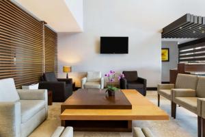 Zona de estar de DoubleTree by Hilton Queretaro