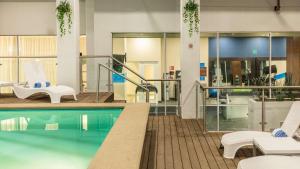 Bazén v ubytování Hampton Inn By Hilton Tijuana nebo v jeho okolí