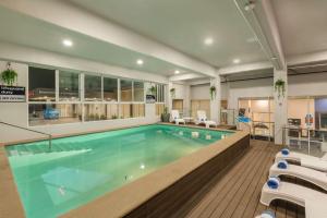 Bazén v ubytování Hampton Inn By Hilton Tijuana nebo v jeho okolí