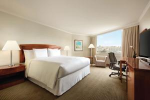 Letto o letti in una camera di Hilton Colon Quito Hotel