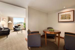 Area soggiorno di Hilton Colon Quito Hotel