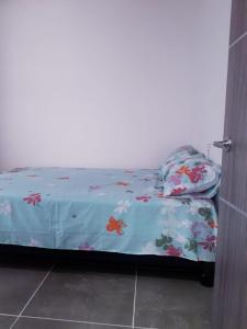 Ένα ή περισσότερα κρεβάτια σε δωμάτιο στο HOMEFRIENDS