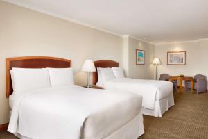 Letto o letti in una camera di Hilton Colon Quito Hotel