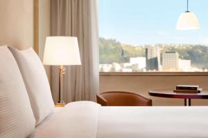 Letto o letti in una camera di Hilton Colon Quito Hotel