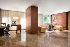 TV a/nebo společenská místnost v ubytování Hilton Colon Quito Hotel