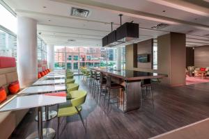 Χώρος καθιστικού στο Hampton by Hilton Cali