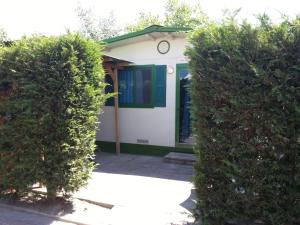 A garden outside Villaggio Camping Europa