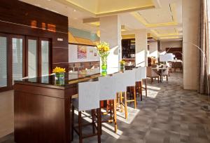 a lobby with a bar with chairs and tables at Hampton Inn by Hilton Silao-Aeropuerto, Mexico in Silao