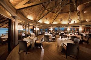 Hilton Moorea Lagoon Resort & Spa餐厅或其他用餐的地方
