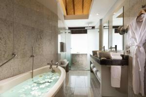 Hilton Moorea Lagoon Resort & Spa的一间浴室