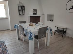 TV a/nebo společenská místnost v ubytování L'uliveto sui Trabocchi