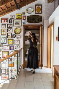a woman standing in a hallway with a wall of plates at Ca' De Memi in Piombino Dese