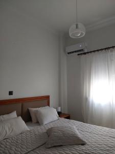 Postel nebo postele na pokoji v ubytování MG elounda apt