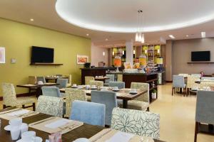 TV a/nebo společenská místnost v ubytování Hilton Garden Inn Queretaro