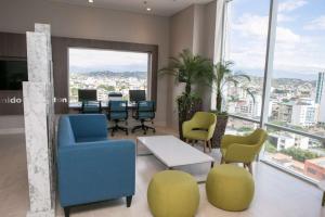 Hampton By Hilton Cucuta的休息区