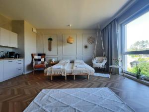 a bedroom with two beds and a swing at Ukiel Park Apartament Kozetka in Olsztyn