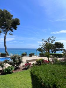 une vue sur l'océan depuis un complexe hôtelier dans l'établissement Passeig Maritim, à Miami Platja