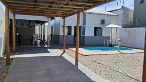 Kolam renang di atau dekat dengan Casa com piscina e espaço gourmet a 30m da praia!