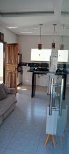 Dapur atau dapur kecil di Casa com piscina e espaço gourmet a 30m da praia!