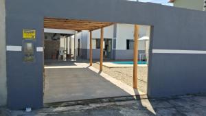 Kolam renang di atau dekat dengan Casa com piscina e espaço gourmet a 30m da praia!