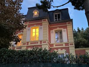 Budova, v ktorej sa ubytovanie bed & breakfast nachádza