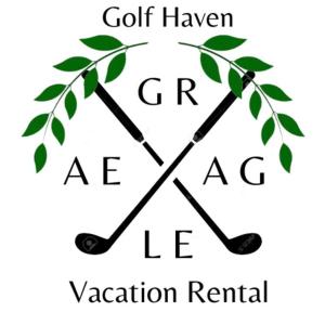 un logo per una squadra di golf con foglie sopra di Swing into Summer at our Mountain Home with a River View a Blairsden
