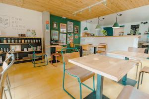 Un restaurante o sitio para comer en Hotel Plantación