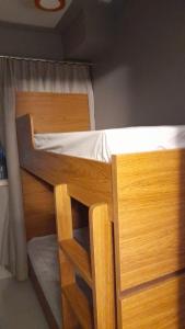 Poschodová posteľ alebo postele v izbe v ubytovaní Flat Caldas Novas