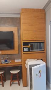 Televízia a/alebo spoločenská miestnosť v ubytovaní Flat Caldas Novas